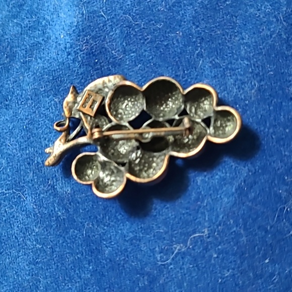 2/$12 Coppertone grape brooch with rhinestone details on leaf - Picture 2 of 5